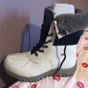 UGG Midi Waterproof Snow Boot